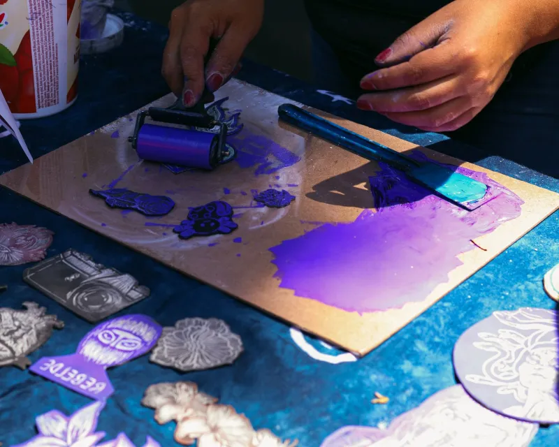 カッター一本で推しを刻む：アニメの花モチーフで作る消しゴムはんこ入門